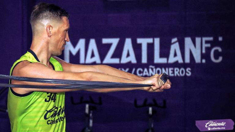 El guardameta Nicolás Vikonis ya se pone a tono en la pretemporada de Mazatlán FC.