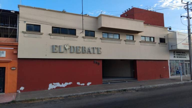 Durante la noche del jueves las instalaciones de El Debate en Culiacán fueron atacadas a balazos.