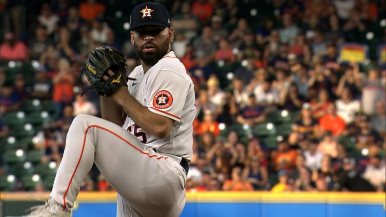 José Urquidy sería el cuarto abridor de Astros en postemporada.