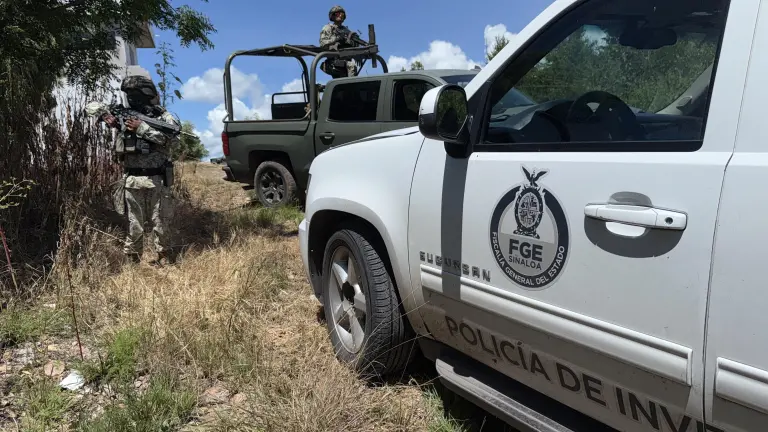 Colectivo de búsqueda halló este viernes restos óseos en una zona enmontada de la sindicatura de Sanalona, en Culiacán.