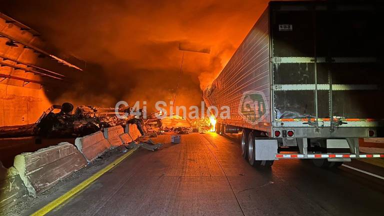 Un accidente en el kilómetro 156 de la supercarretera Durango-Mazatlán ha obstruido la circulación vial este domingo.