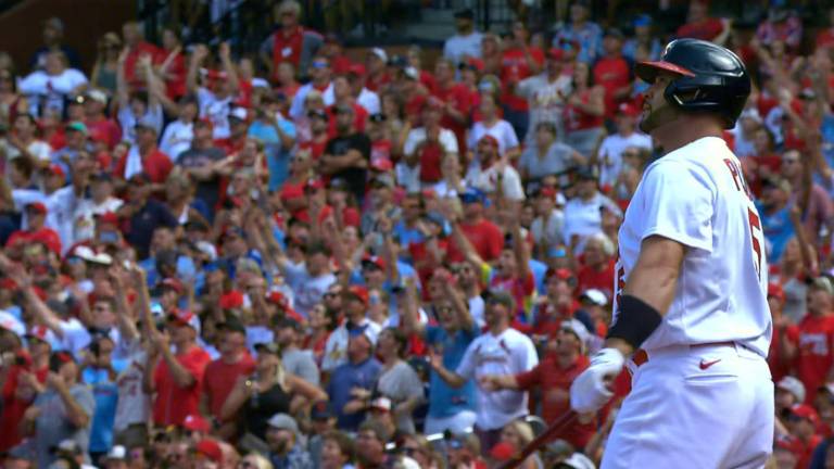 Albert Pujols pega sus jonrones 688 y 689.