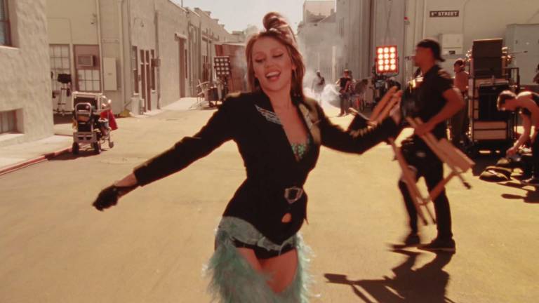 Álbum visual ’Something Beautiful’ Miley Cyrus