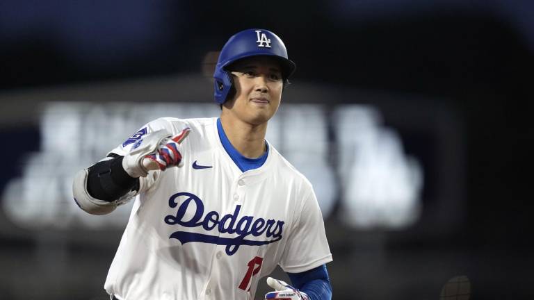 Shohei Ohtani pega jonrón.