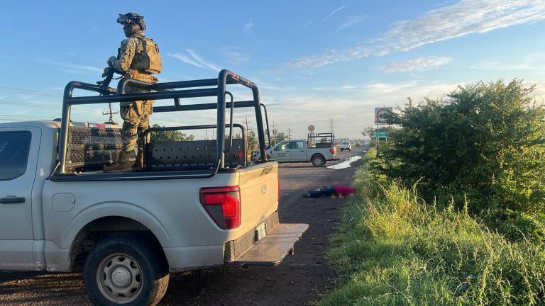 El cuerpo se localizó en la carretera Culiacán-Mazatlán, a la altura del ejido El Quemadito, en Culiacán.