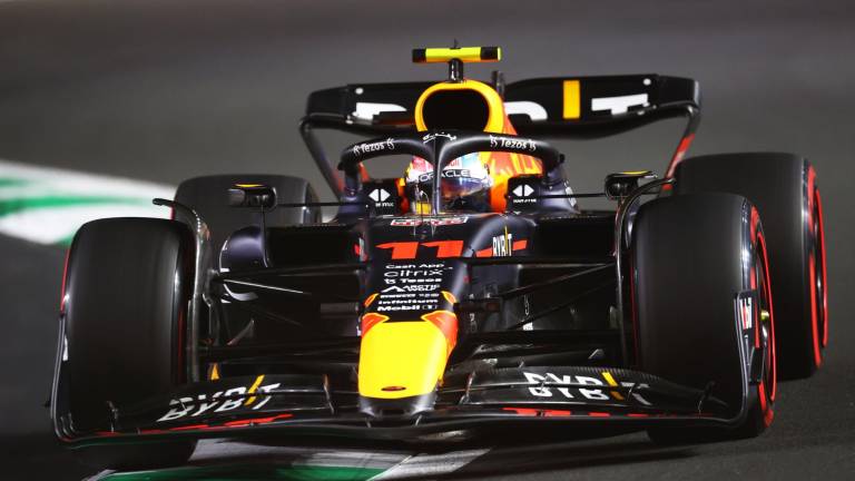 Sergio “Checo” Pérez se lleva la pole con una gran vuelta final en la clasificación.