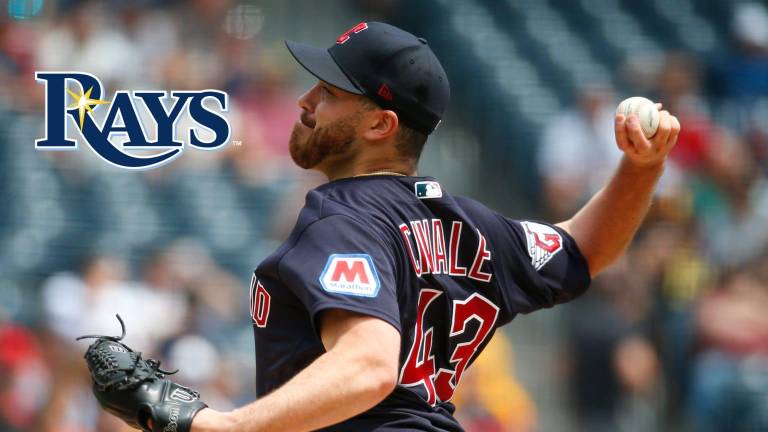 Aaron Civale pasa a Rays.