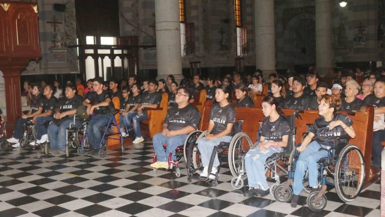 Los asistentes pidieron por una excelente participación en la etapa estatal.