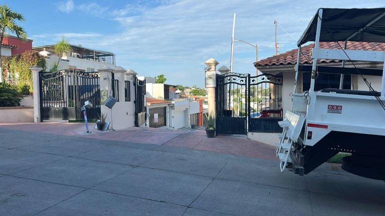 Ejército asegura inmueble y dos vehículos en fraccionamiento Colinas del Rey, Culiacán