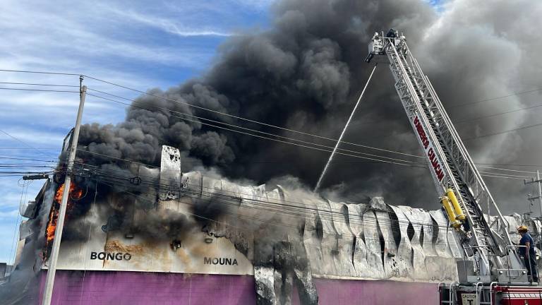 El 16 de enero se registró un incendio en una plaza comercial de Culiacán que afectó un casino y un negocio de trampolines.