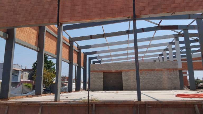 La obra del Centro de Desarrollo Comunitario “Marco Antonio Verde” lleva un avance del 52 por ciento y será retomada por una nueva constructora.