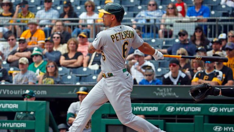 Los primeros siete bateadores de Oakland se embasaron.