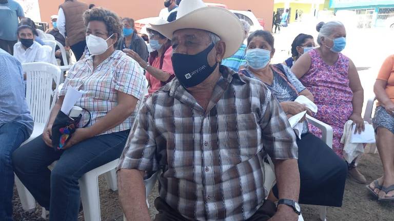 Los pobladores de 60 y años y más en El Palmito del Verde respondieron al llamado.