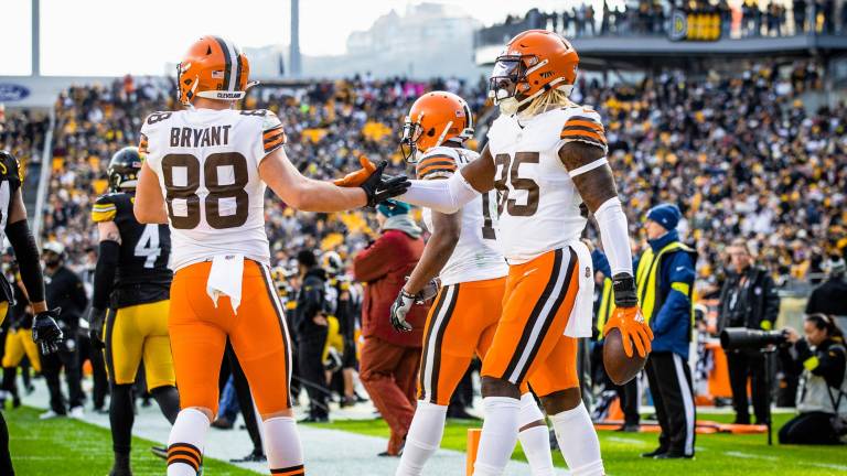 Los Browns despiden a coach después de cuatro temporadas