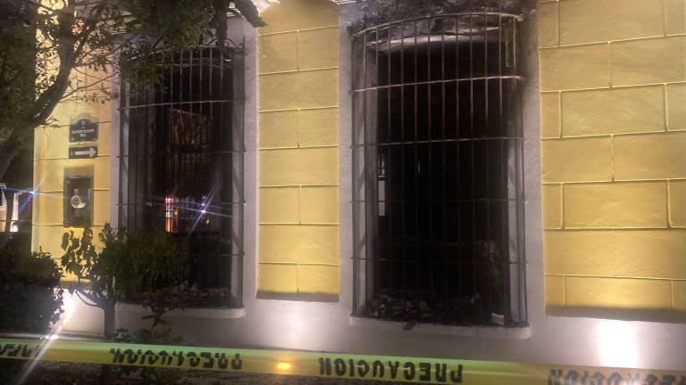 El Museo de Arte de Mazatlán tras haberse sofocado el incendio.
