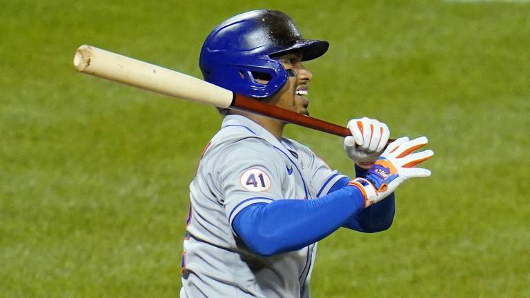 Francisco Lindor sufre de un tirón de segundo grado en el oblicuo derecho.