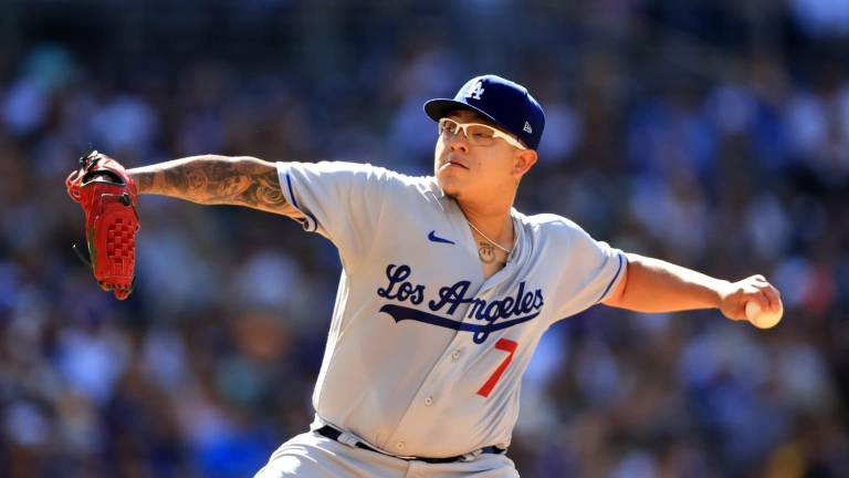 Julio Urías vuelve a la acción.