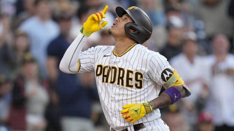 Manny Machado se la vuela.