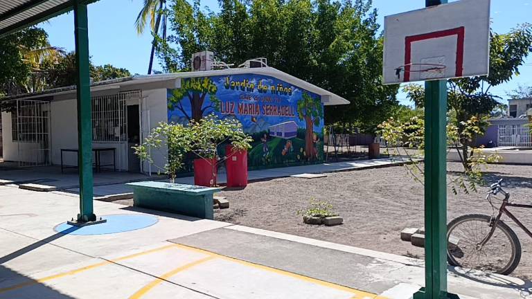El Jardín de Niños Luz María Serradel está sin luz porque al Gobierno de Escuinapa se le olvidó pagar el recibo.