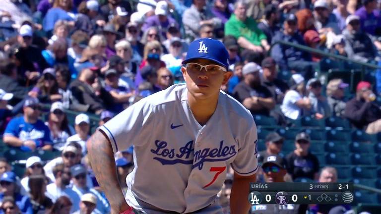 Julio Urías tiene una mala salida en su debut en la temporada.