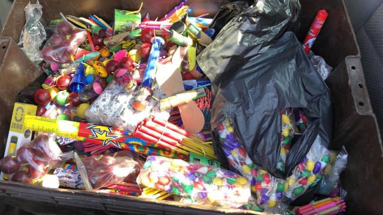 Cada año, las autoridades en Sinaloa emprenden una campaña contra la venta y el uso de pirotecnia.