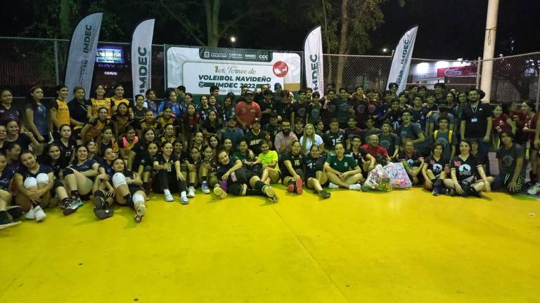 Los jugadores posan para la foto del recuerdo.