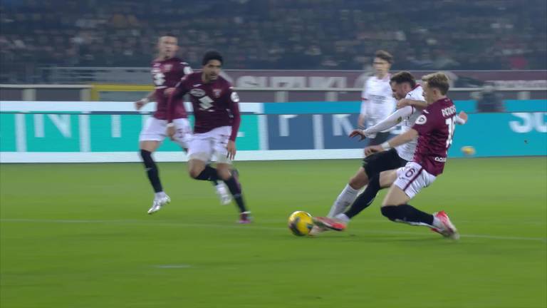 Santiago Giménez no pudo anotar.