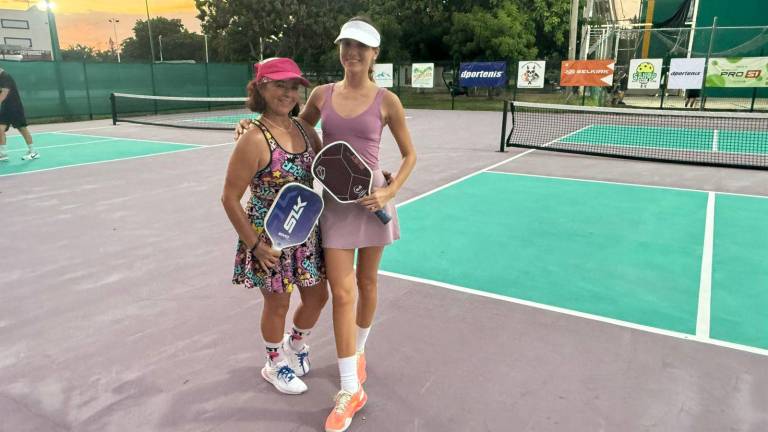 Soraya Peñuelas y Britany Bonilla son las flamantes campeonas del Dobles femenil.