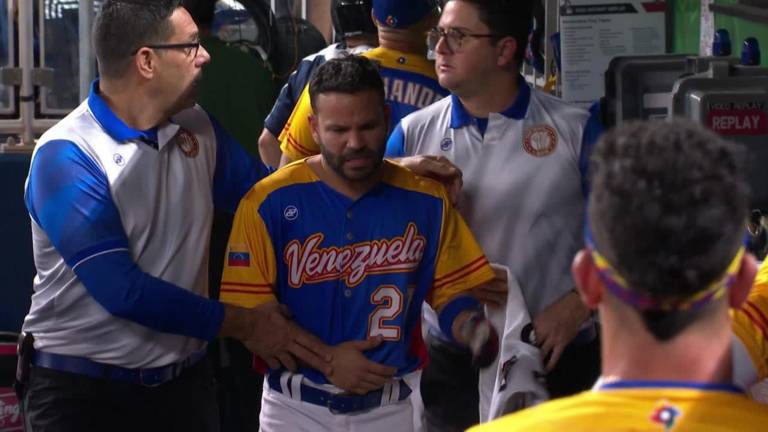 José Altuve pasa por el quirófano.