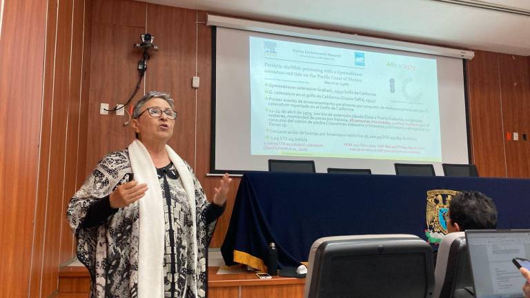 Alonso Rodríguez ofreció un panorama técnico y documentado de las mareas rojas en la bahía de Mazatlán.