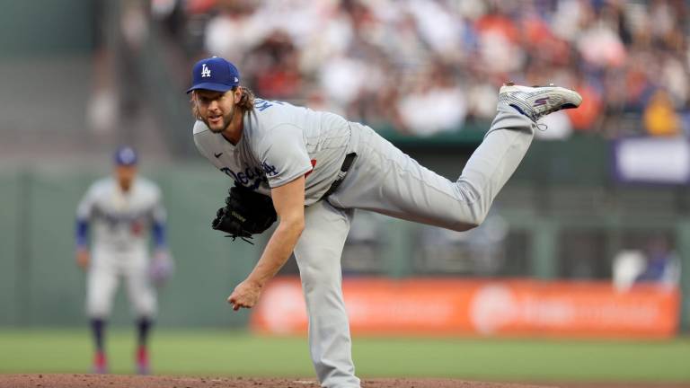 Clayton Kershaw espera volver a lanzar el próximo verano.