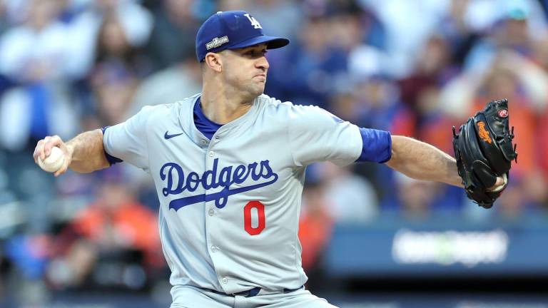 Jack Flaherty sigue sin encontrar equipo, aunque fuentes indican que hay cinco clubes interesados en sus servicios.
