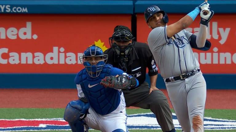 Isaac Paredes conecta jonrón solitario.