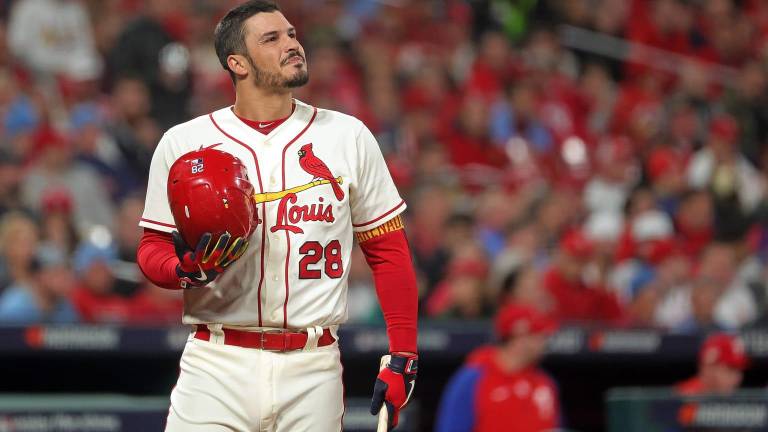 Nolan Arenado permanecerá con los Cardenales de San Luis.