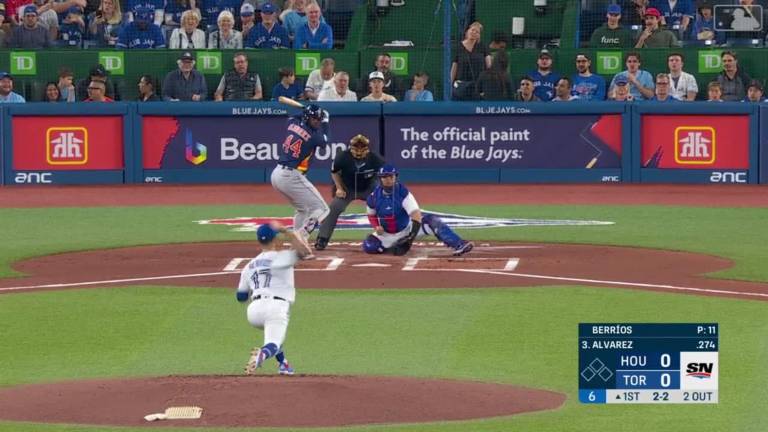 Yordan Álvarez en su turno antes de la lesión.