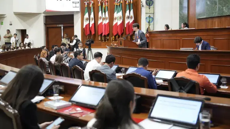 La iniciativa dictaminada reforma la Ley para el Desarrollo de la Competitividad de las Micro, Pequeñas y Medianas Empresas del Estado de Sinaloa.