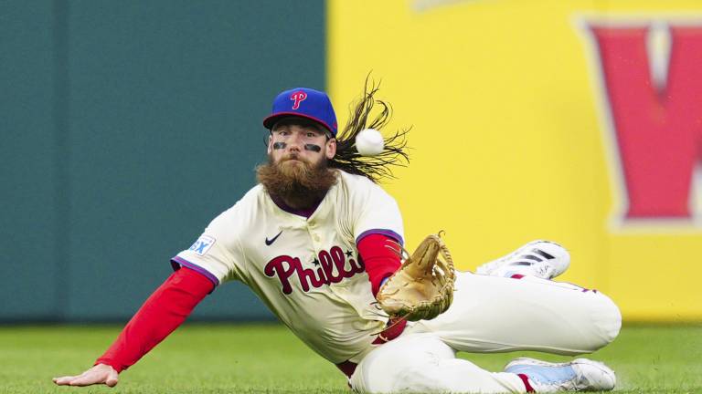 Brandon Marsh se va al hule.