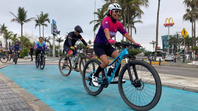 Un grupo de 16 ciclistas locales participó en la rodada.