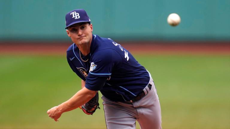 Shane McClanahan llegó a nueve victorias en la temporada con los Rays.