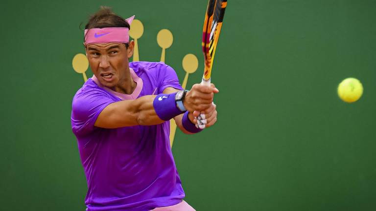 Rafael Nadal se impone en dos sets.