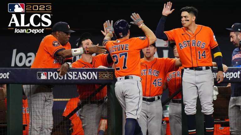 Astros de Houston frena a Rangers de Texas al vencerlo por 8-5.