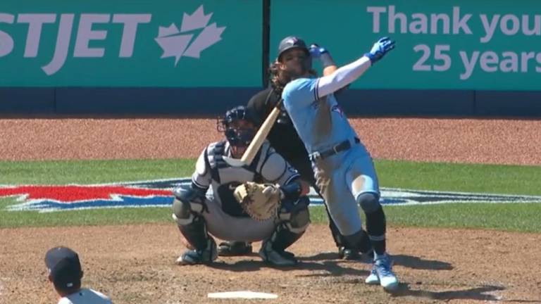 Bo Bichette sentencia el juego.