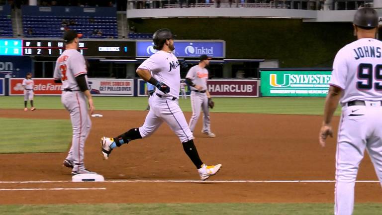 Jorge Alfaro se va al hule.