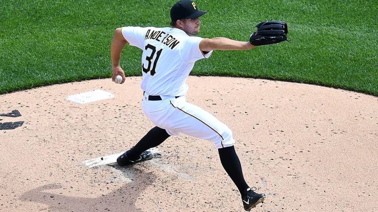 Tyler Anderson llega a los Filis de Filadelfia a brindar una ayuda al staff de lanzadores.