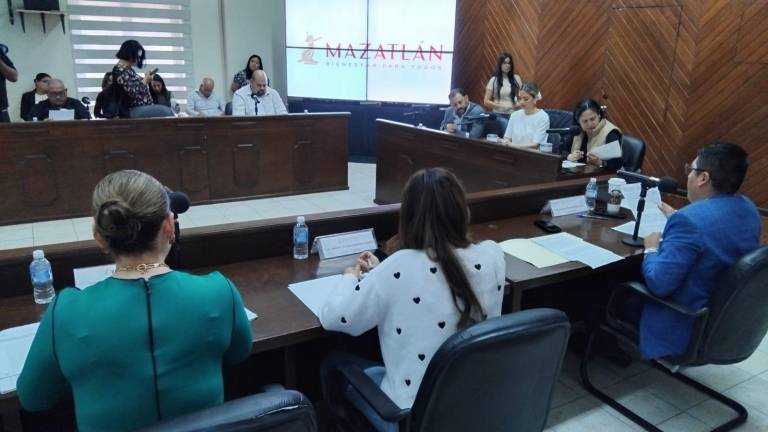 La Alcaldesa de Mazatlán Estrella Palacios Domínguez anuncia que se hará un convenio entre Gobierno de Sinaloa y Nafin para entregar créditos preferenciales a Pymes.