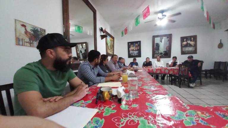 En rueda de prensa se dan pormenores del torneo de tenis.