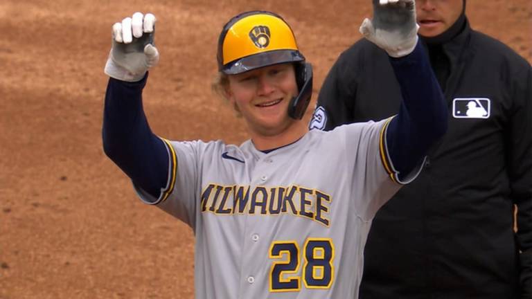 Joey Wiemer fue clave con su ofensiva para la victoria de los Cerveceros.