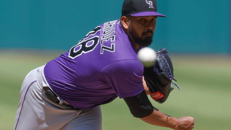 Germán Márquez seguirá como pítcher de los Rockies de Colorado.