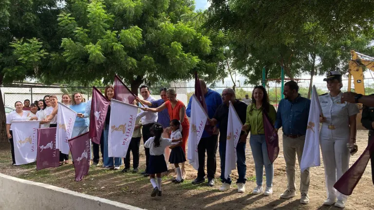 Inicio de la construcción de un aula de medios en la primaria “Amigos de México”, en Mazatlán.