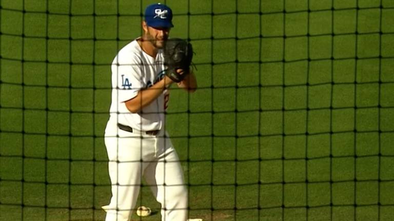 Clayton Kershaw da otro paso en su rehabilitación.